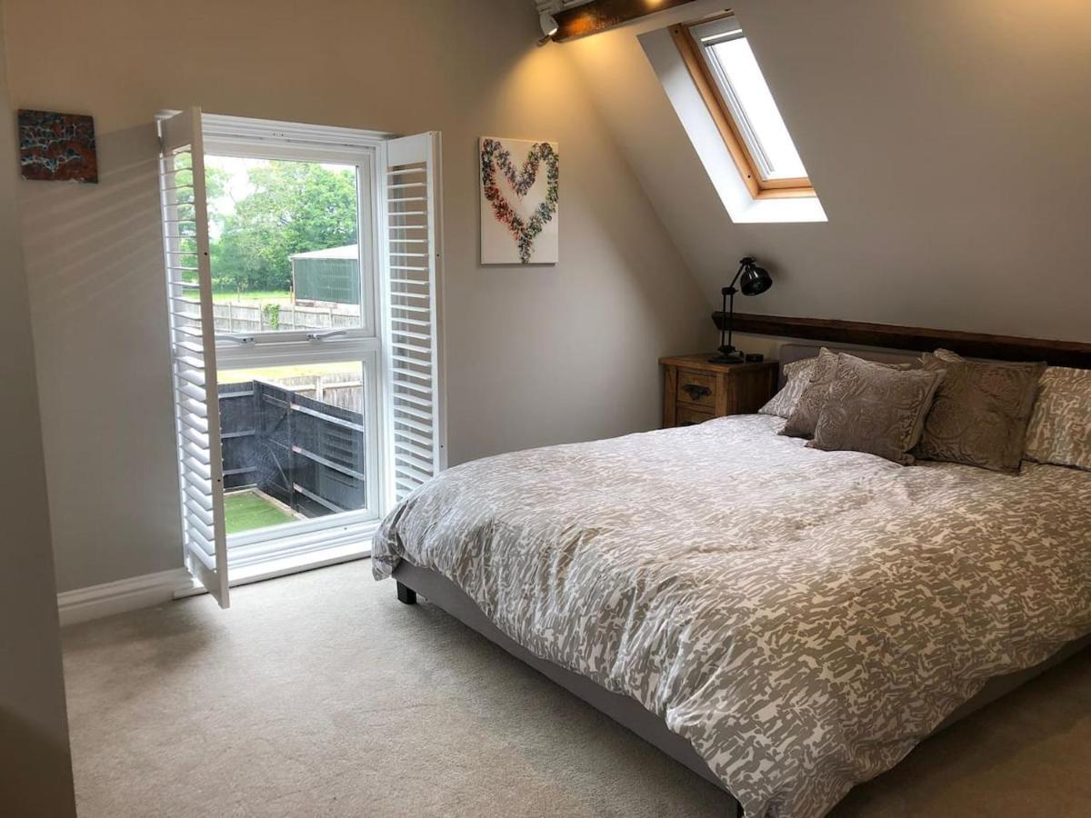 The Barn House Apartment Cranleigh Exterior photo